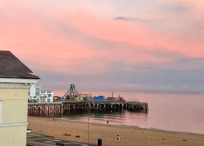 Beachfront Apartment In Portsmouth
